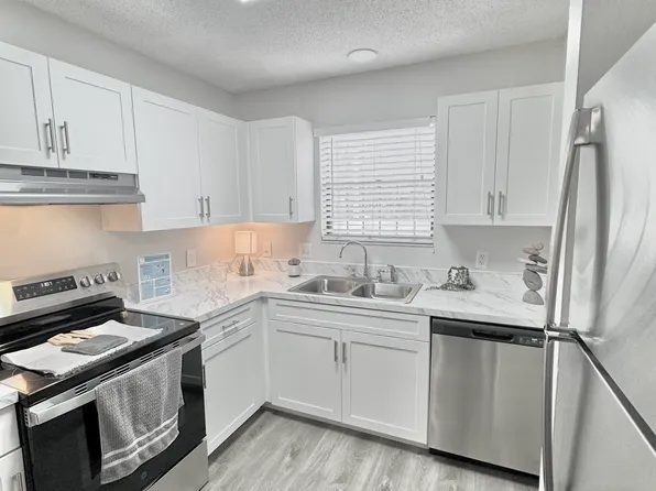 8016 N Saint Peter Ave, Tampa, FL 33614