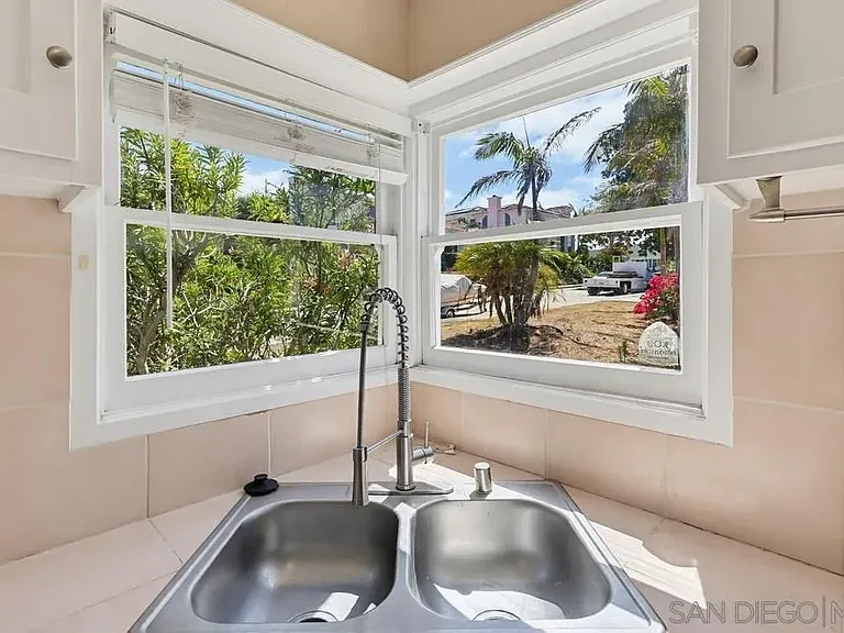 3328 Harbor View Dr — Photo 14