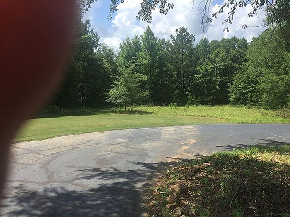 Paved turnaround drive