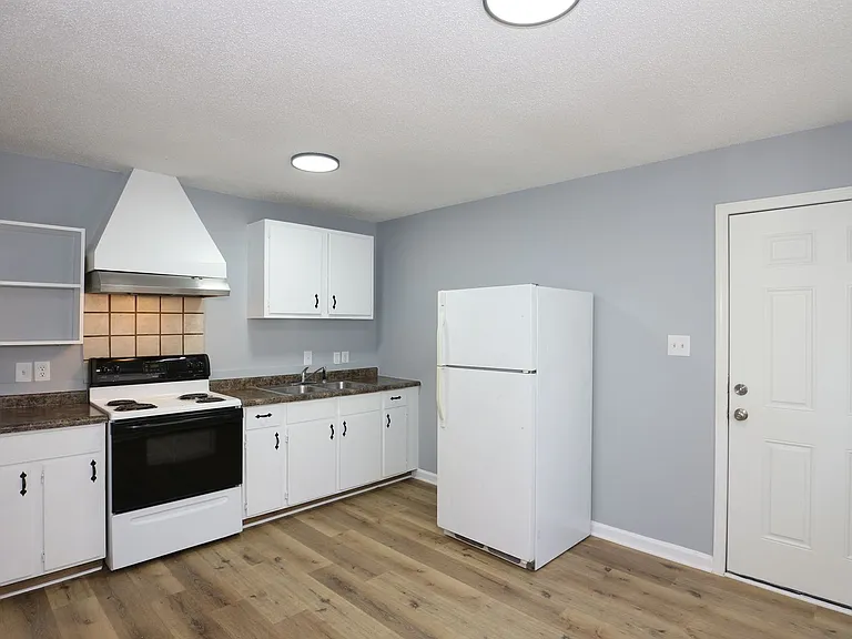 753 N Arnolda Ave — Photo 2