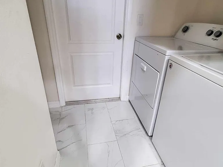 2323 Pan American Blvd — Photo 13