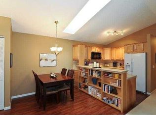 1056 Pondview Ct, Vadnais Heights, MN 55127