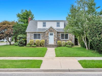 52 Yorktown Street, Rockville Centre, NY, 11570