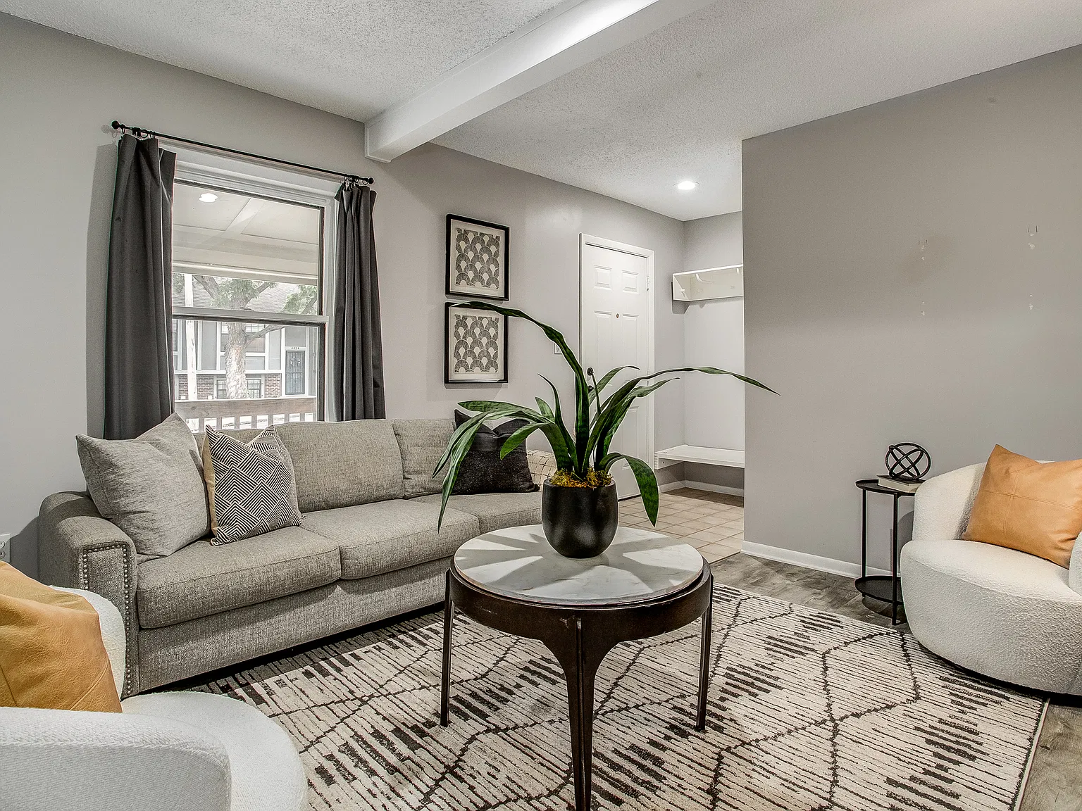 3 bed, 1826 sqft, $2,995 — Photo 3