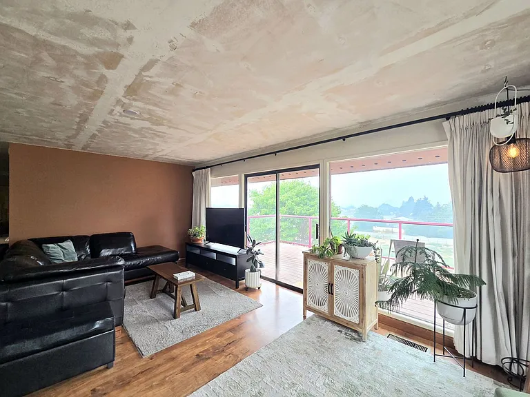 2211 NW Cascade Ave — Photo 9