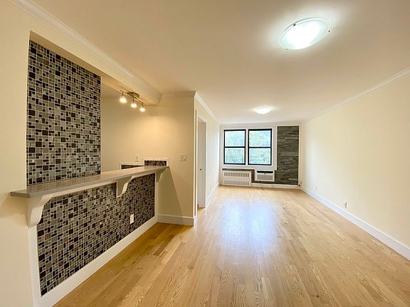 3rd image of 3225 Johnson Ave #3I