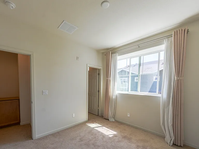 2086 Vincenzo Walkway — Photo 8
