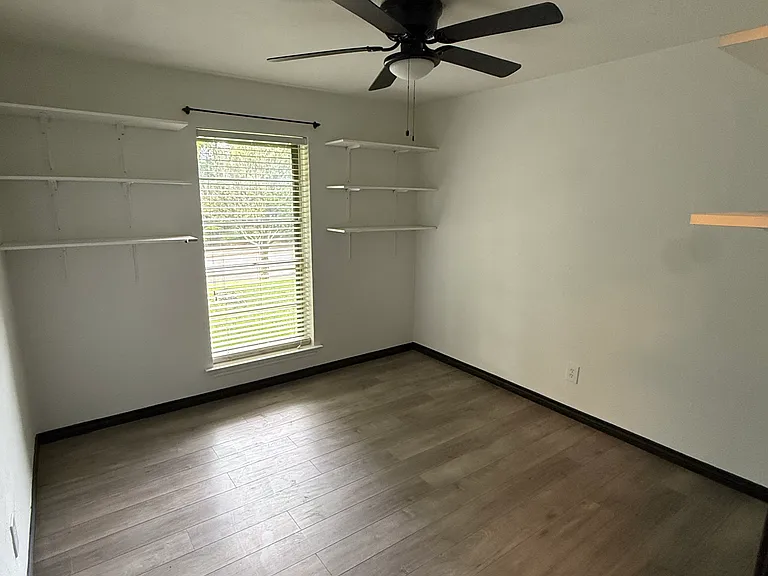 806 Kathrine Ct — Photo 6