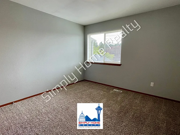 4520 Freemont St NE — Photo 11