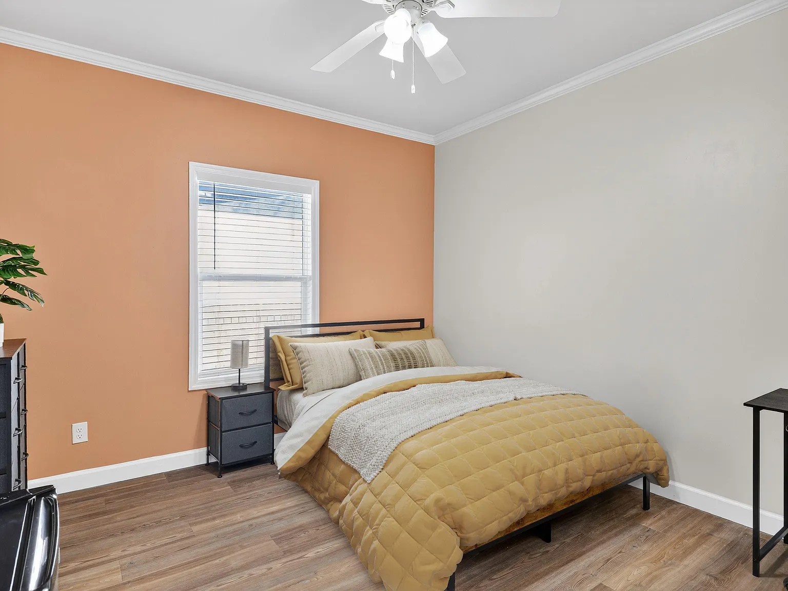 4 bed, 3.0 bath, 1900 sqft, $979 — Photo 1