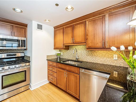 4th image of 1020 Warburton Ave APT 12E