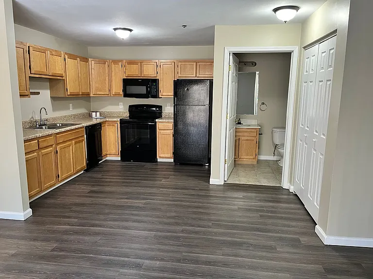 Lakepointe Apartment Homes — Photo 14