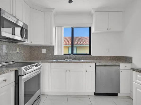2740 W 61st St APT 204, Hialeah, FL 33016