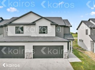 6925 Holly Ct, Johnston, IA 50131