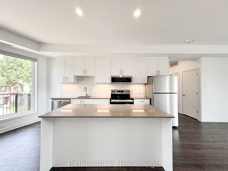 25 Fair Oaks Cres #E — Photo 6