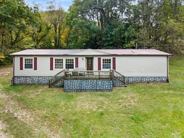 214 Maybrook Rd, Pembroke, VA 24136