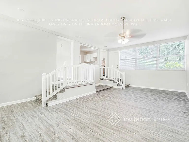 2459 Mercer Cir S — Photo 7