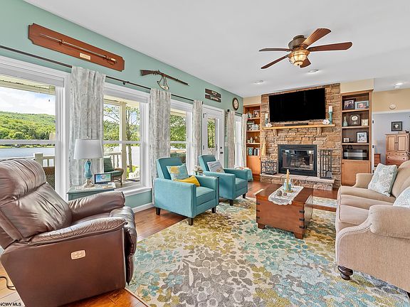 2nd image of 8 S Waters Edge Ln