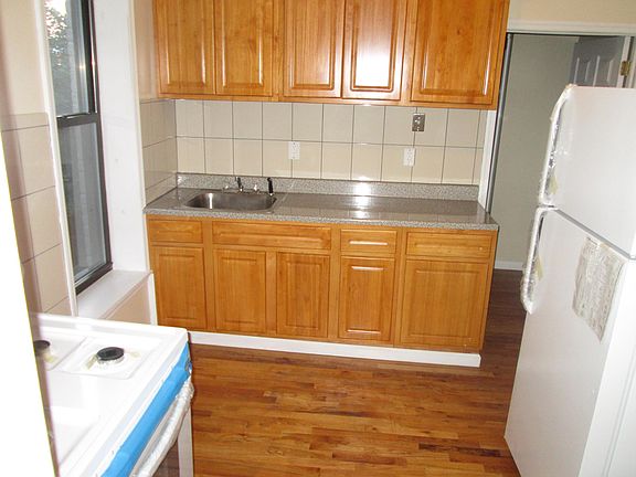 3rd image of 771 Lincoln Pl APT 3L