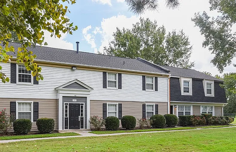 Sparrows Point Townhomes and Apartments — Photo 1