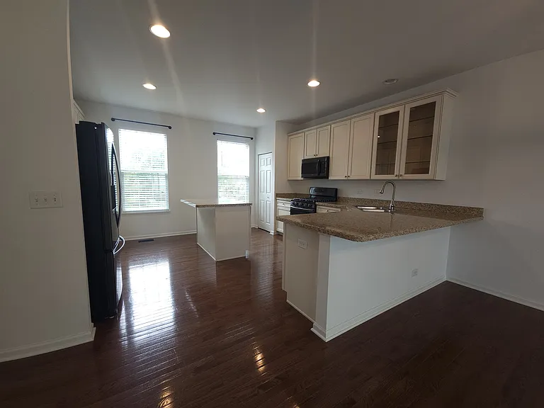 95 Valencia Pkwy — Photo 58