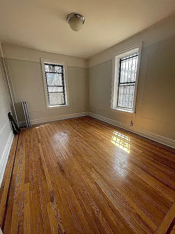 1629 West 10th Street — Photo 3