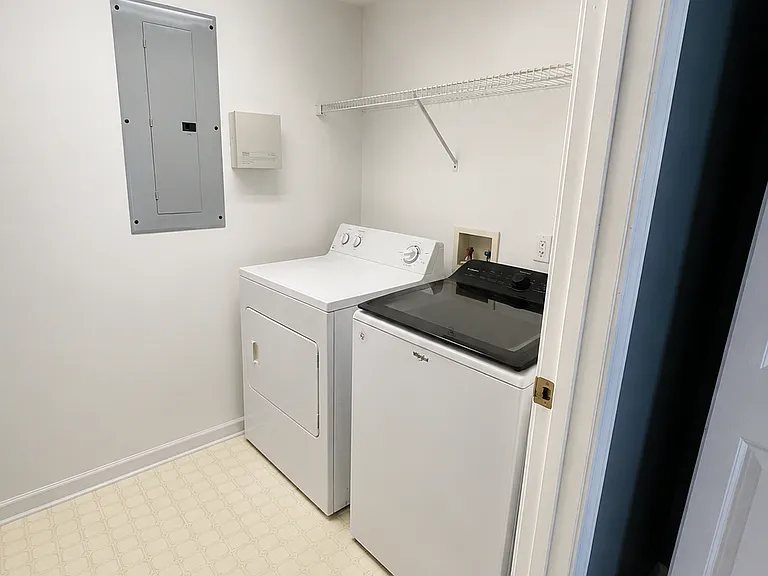 3115 W Walnut St #12 — Photo 6