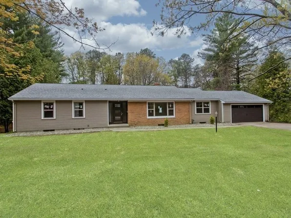 927 Converse St, Longmeadow, MA 01106