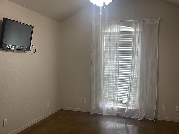 3rd image of 501 Paseo Del Plata #1-B