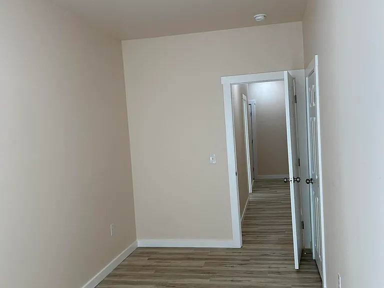 940 Reagan St — Photo 8