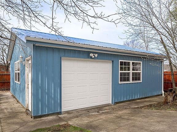 5th image of 254 Maple St