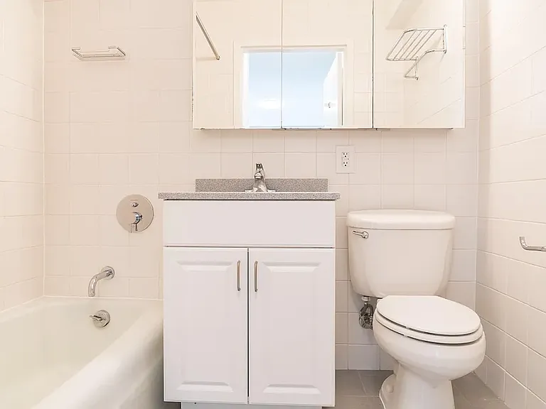 484 2nd Ave #3C — Photo 4