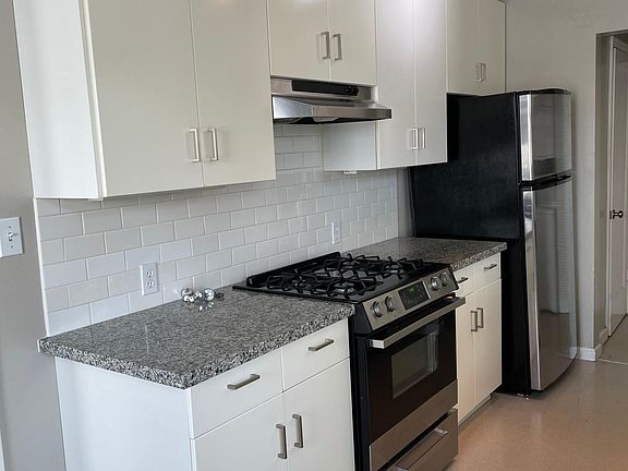 3rd image of 940 Santa Ynez Way