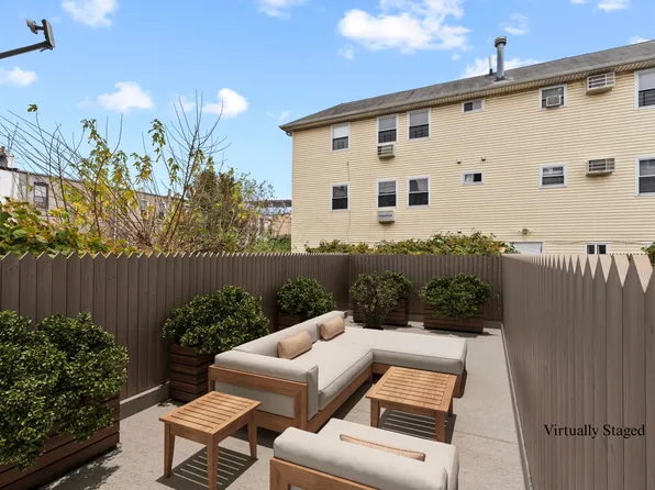 1094 Blake Avenue image 13 of 15