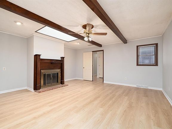 5th image of 1517 Springdale Dr