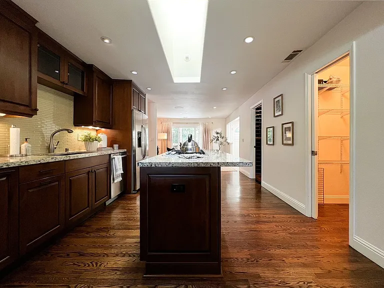 1022 Berry Ln — Photo 18