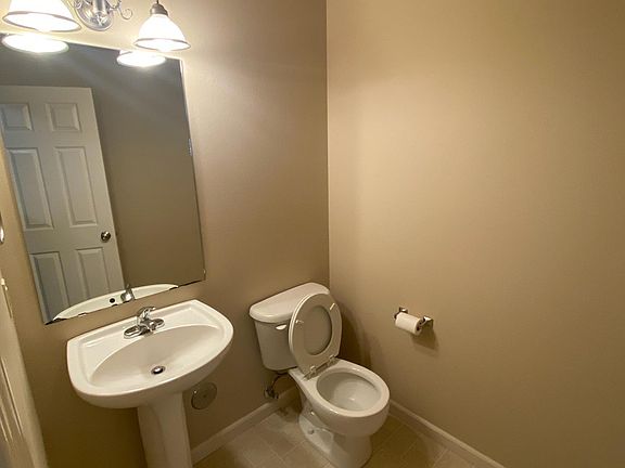 3rd image of 812 Avenue E