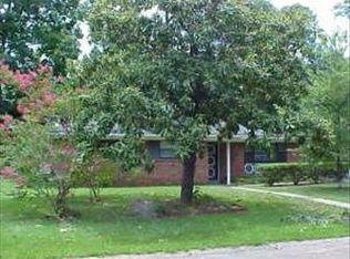 716 Cottonwood Dr, Starkville, MS 39759