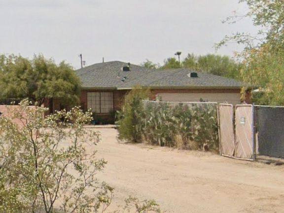 Private long driveway to home.