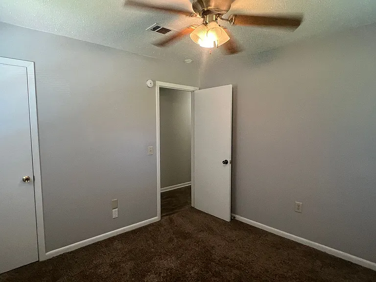 211 Laverne Dr — Photo 20