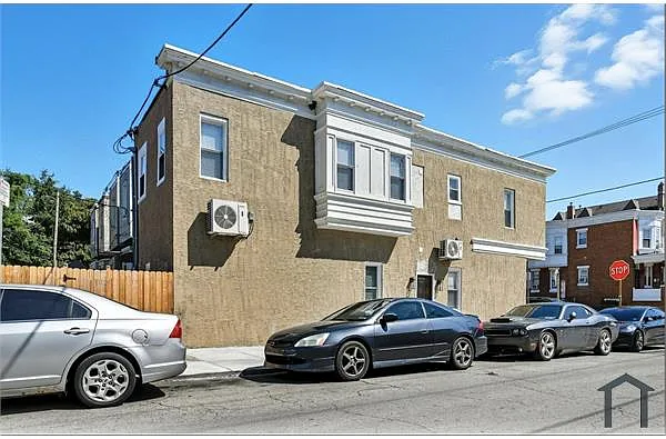 Building Photo - 4900 N 15th St #2