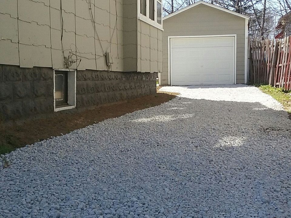 2nd image of 858 Brown St