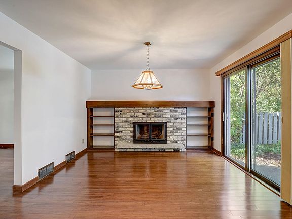 4th image of 609 N Westfield Rd