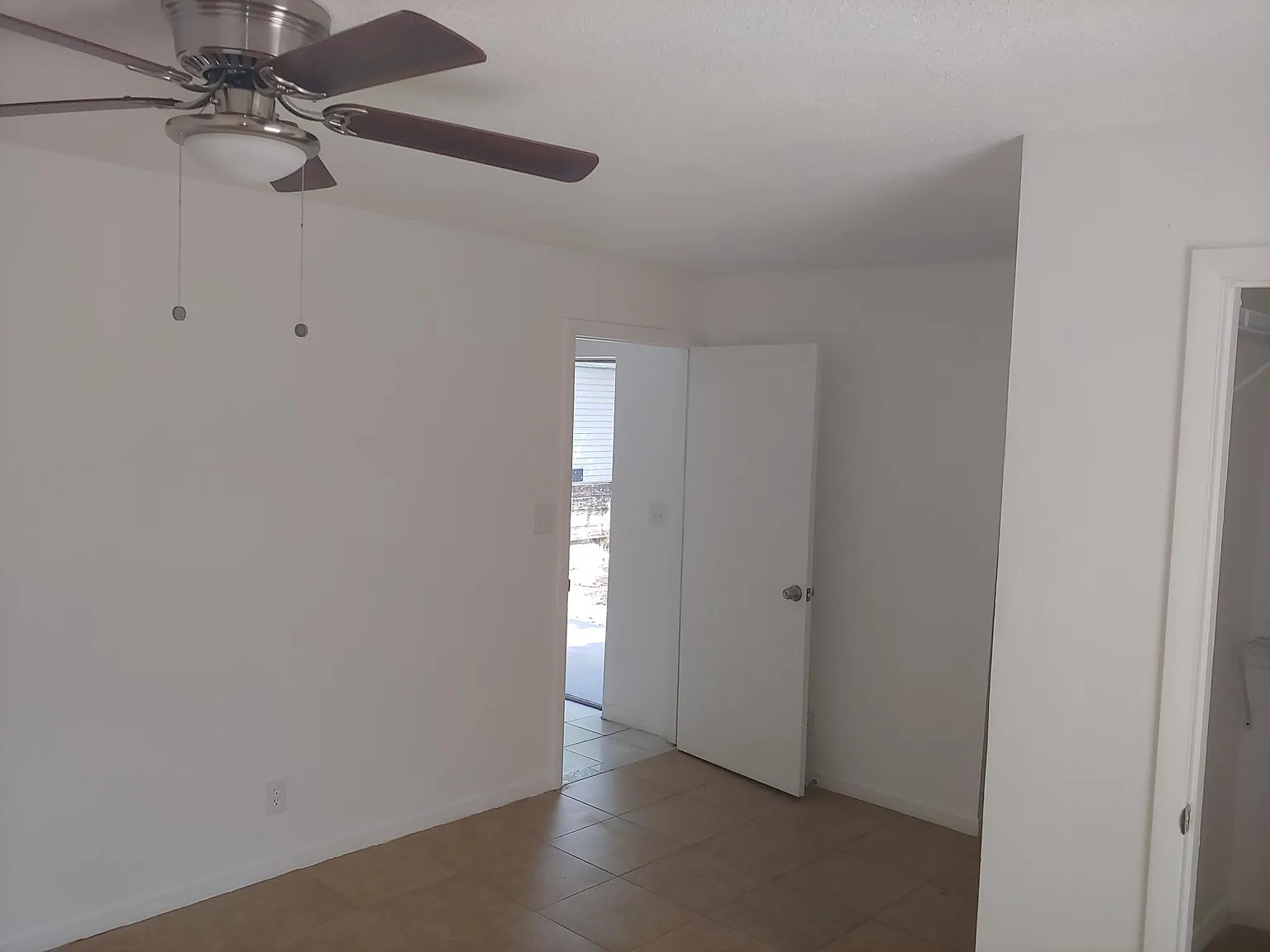 4 bed, 2000 sqft, $3,300 — Photo 3