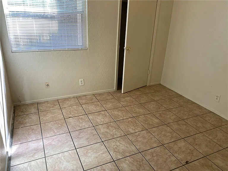 11906 Alpheus Ave #A — Photo 8