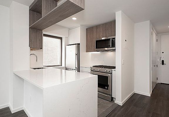 4th image of 520 W 43rd St APT 11A