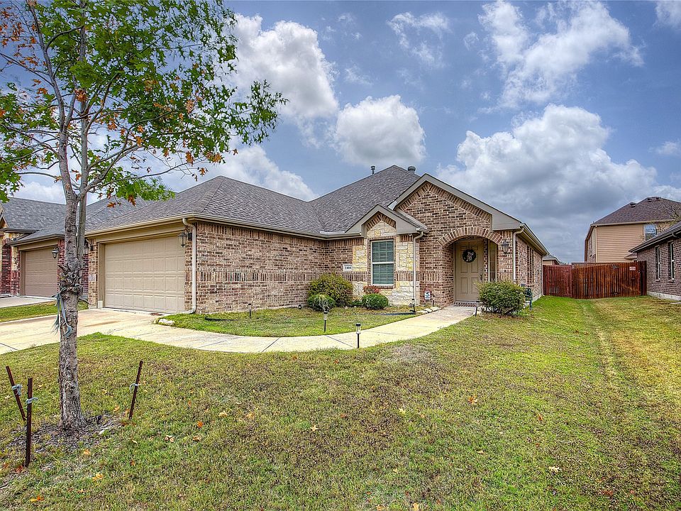 1st image of 1404 Castle Creek Dr
