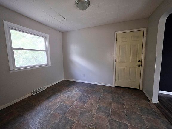 15th image of 408 S Harlin Drive