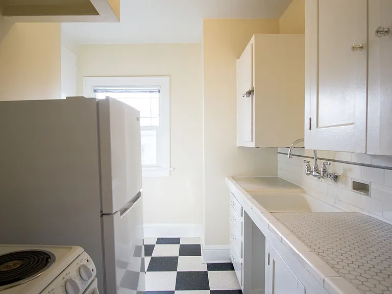 1904 NE Couch St #205 — Photo 7