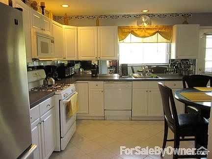 4th image of 76 Darnell Ln